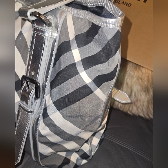 Burberry Silver Beat Check Nylon Victoria Tote - Picture 5 of 10